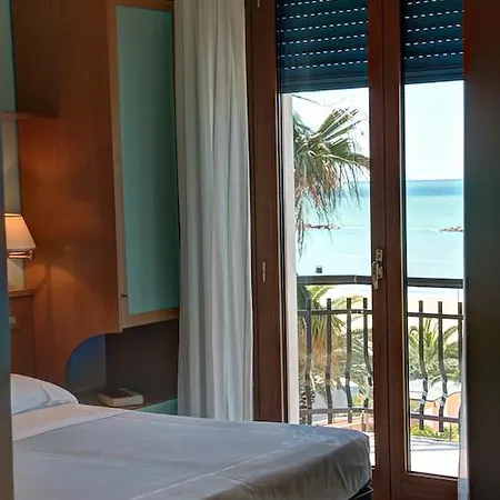 Madison Hotel 3*
